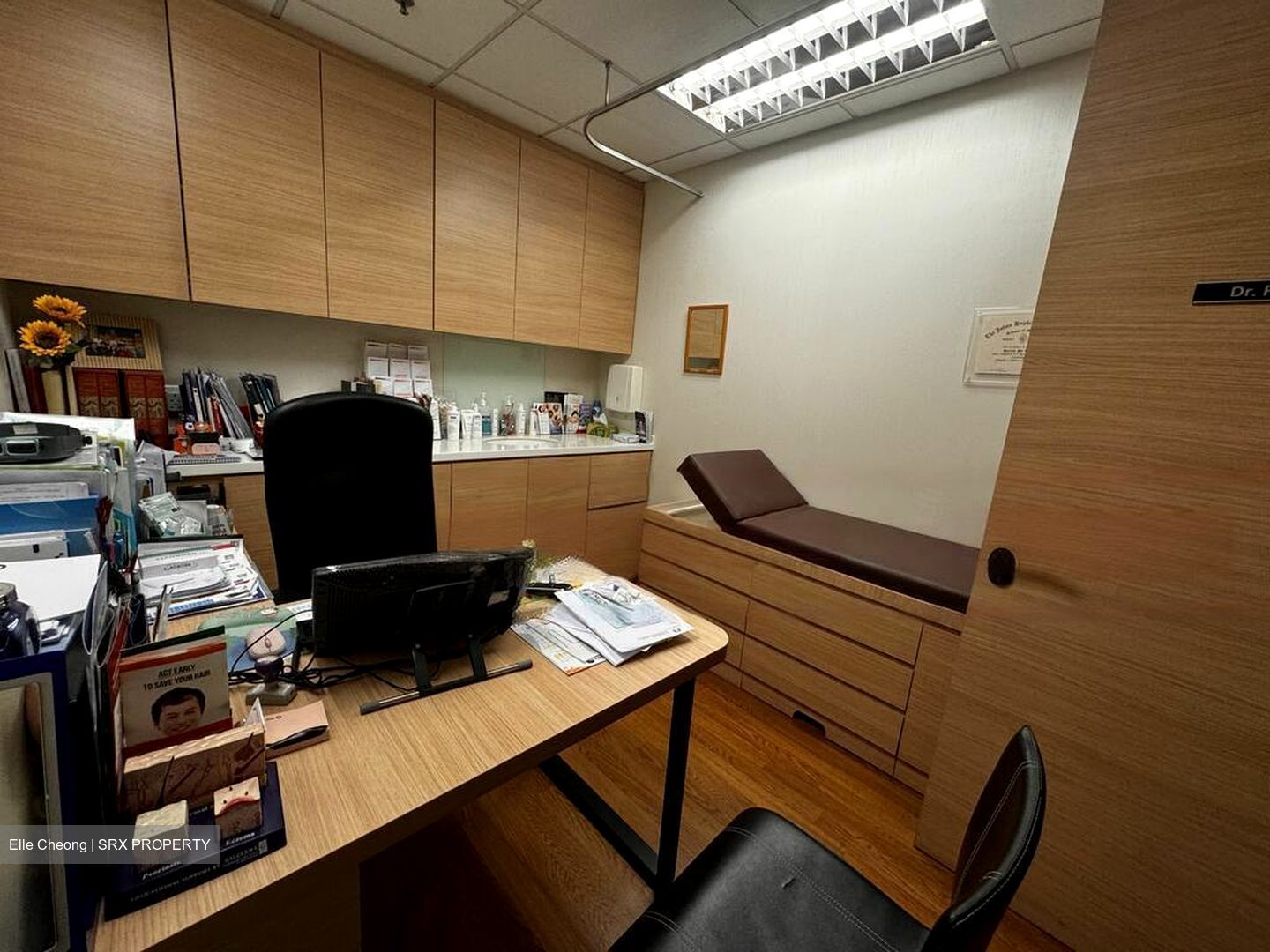 Gleneagles Hospital (D10), Retail #517598261